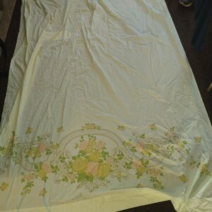 Elegant Floral Bedding Sheet in Yellow and Green